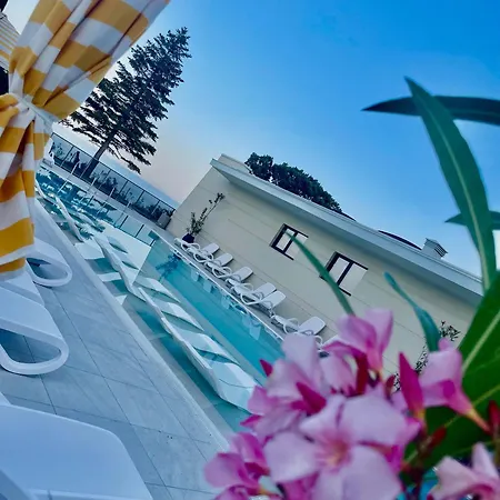 Апартаменты Modern In Skyline - Sea View, Spa&parking By Flat Manаger